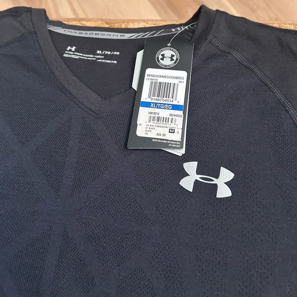 Under Armour Men's Dark Gray Tee